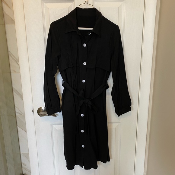 Dresses & Skirts - Button down dress 🖤